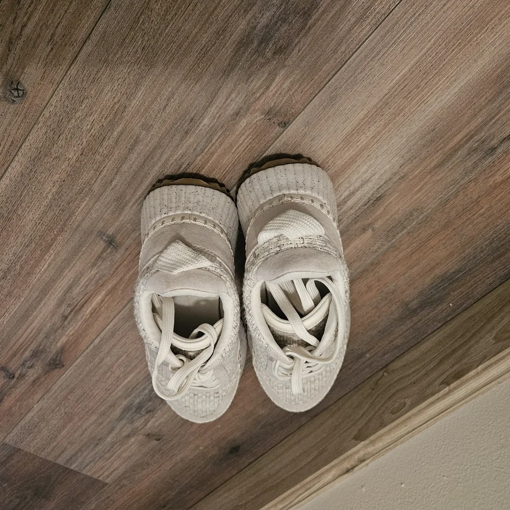 Universal Thread Cream Sneakers - Picture 5 of 5